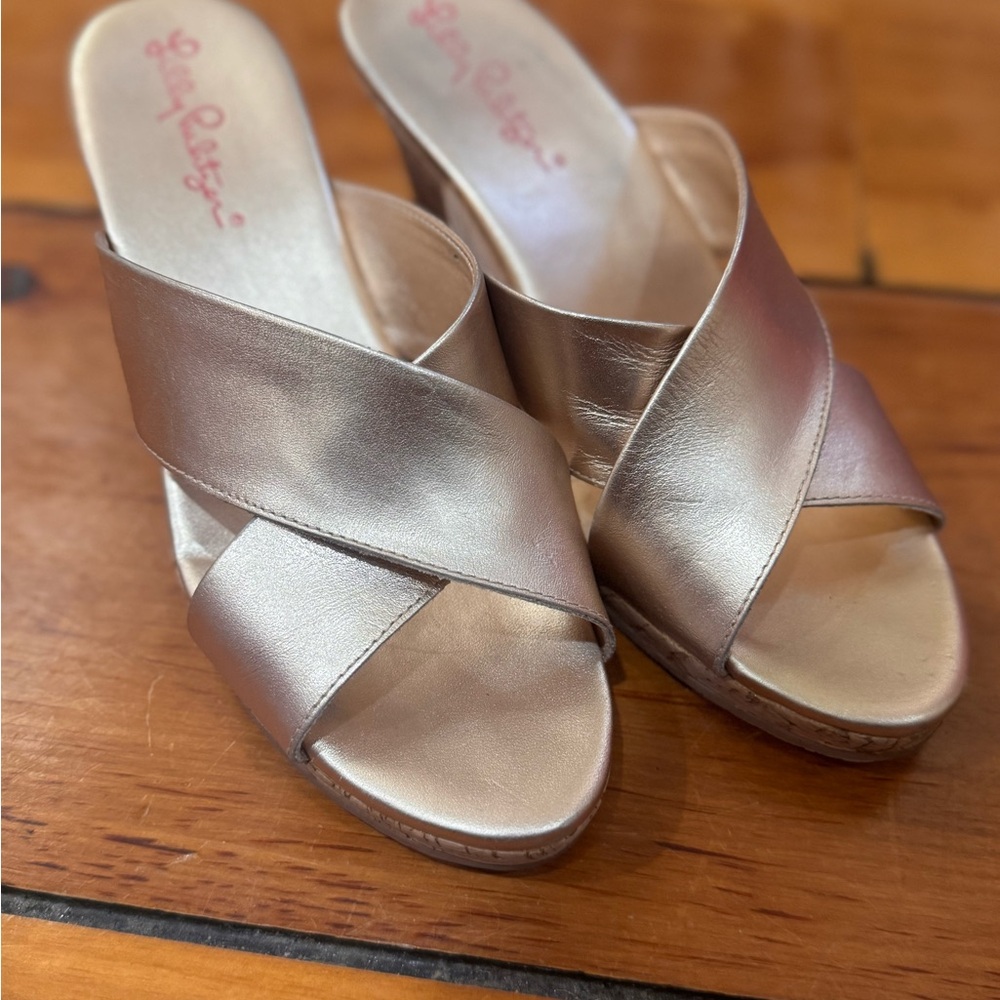 NWOB Lilly Pulitzer gold wedges sandals size 6.5